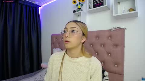 Snapshot of bonny_clyde_xx_ chatting on September 18, 7:18 am Soffy Brooks Independent model online show from September 18, 7:18 am