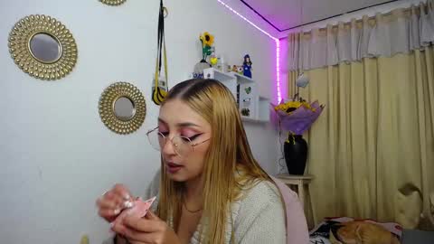 Snapshot of bonny_clyde_xx_ chatting on March 8, 3:16 am Soffy Brooks Independent model online show from March 8, 3:16 am