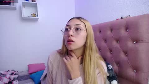 Snapshot of bonny_clyde_xx_ chatting on September 10, 4:56 am Soffy Brooks Independent model online show from September 10, 4:56 am