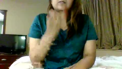 Snapshot of bookishdivya chatting on October 10, 6:07 am Divya online show from October 10, 6:07 am
