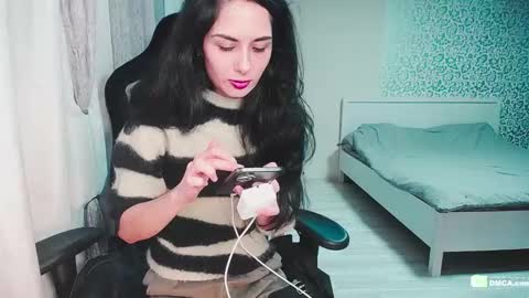 Helen  online show from December 4, 6:06 pm