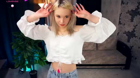 Mia Bunyard online show from February 18, 4:05 pm