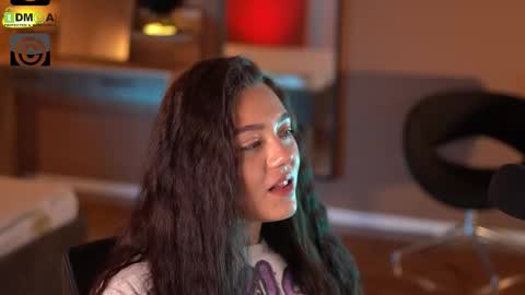 Leah online show from September 10, 7:08 am