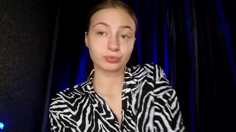 Mia   online show from May 19, 5:14 am