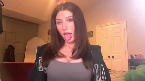 Brianna3 online show from January 10, 4:50 am