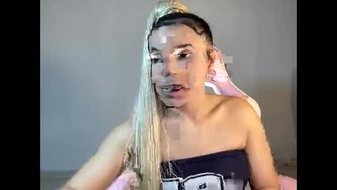 Snapshot of brithneysquirt chatting on February 21, 4:07 am brithneysquirt online show from February 21, 4:07 am