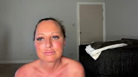 britishcumslut_10 online show from April 14, 3:45 pm