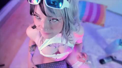 Snapshot of broklin_white23 chatting on September 18, 2:26 pm online show from September 18, 2:26 pm