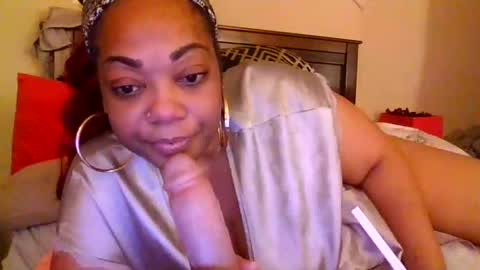 Snapshot of brownroundrenee chatting on February 17, 9:54 pm brownroundrenee online show from February 17, 9:54 pm