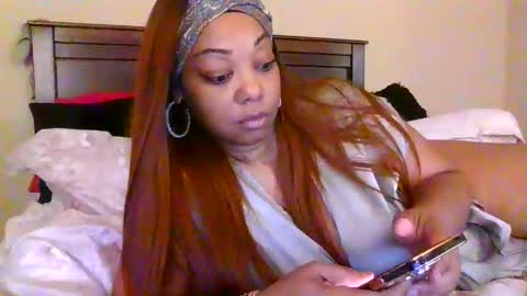 Snapshot of brownroundrenee chatting on October 9, 10:08 am brownroundrenee online show from October 9, 10:08 am