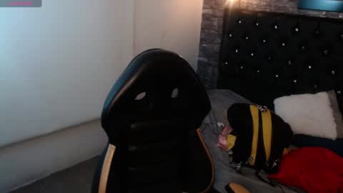 Snapshot of bruja_scarlata chatting on December 6, 11:22 am Bruja SCarlata online show from December 6, 11:22 am