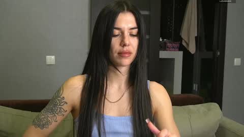 Snapshot of brunette_from_the_moon chatting on January 11, 8:32 pm Alice online show from January 11, 8:32 pm