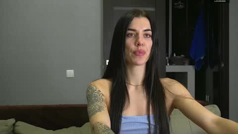 Snapshot of brunette_from_the_moon chatting on February 8, 11:13 pm Alice online show from February 8, 11:13 pm