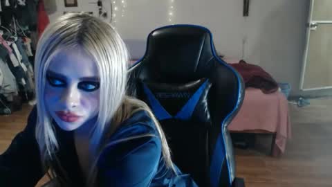 Isabella but call me isa  online show from November 29, 5:00 am