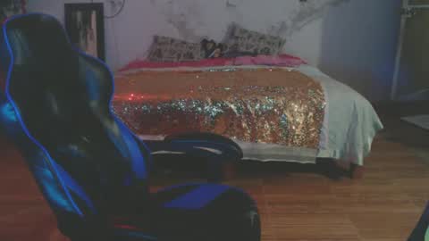 Isabella but call me isa  online show from December 24, 11:33 pm