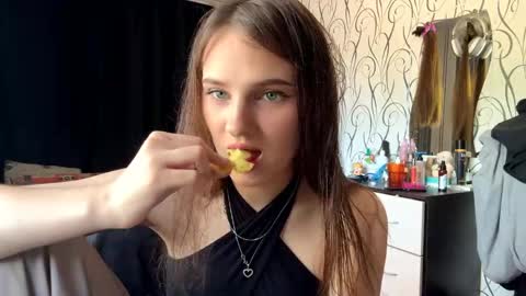 Bella online show from May 11, 10:39 am