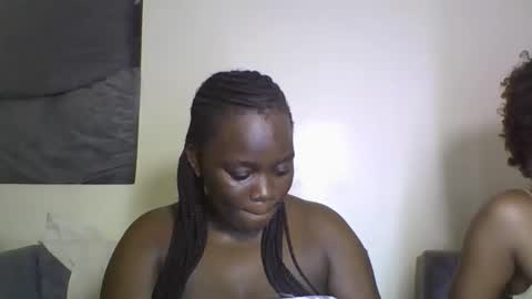 Snapshot of busty_mellons chatting on September 28, 11:43 pm busty_mellons online show from September 28, 11:43 pm