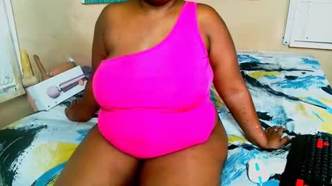 BUSTYQUEENB online show from March 15, 8:38 am