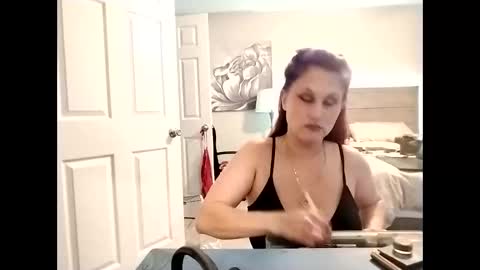 busybee83 online show from October 8, 2:38 am