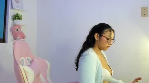 Snapshot of cailyn_messy chatting on October 15, 11:07 pm karina online show from October 15, 11:07 pm