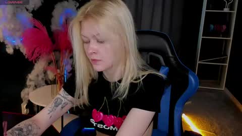 Robin online show from April 19, 5:51 am