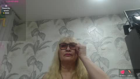 CamDiva1 online show from April 2, 6:05 pm