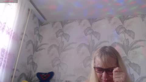 CamDiva1 online show from April 17, 10:50 am