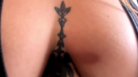 Snapshot of cami_cruzz chatting on February 26, 8:24 pm Camila cruz online show from February 26, 8:24 pm