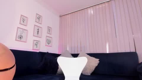 Snapshot of cami_cruzz chatting on February 24, 8:47 pm Camila cruz online show from February 24, 8:47 pm