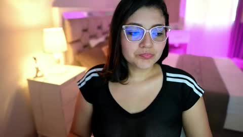 Snapshot of camila_buitrago chatting on March 9, 4:44 pm Camila buitrago online show from March 9, 4:44 pm