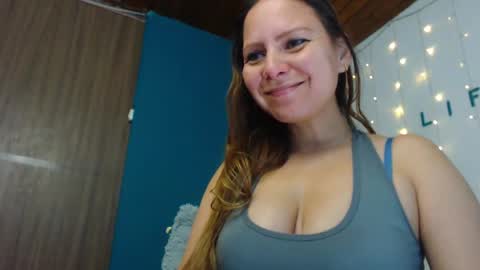 Snapshot of camila_delarosa chatting on December 10, 12:27 pm camila online show from December 10, 12:27 pm
