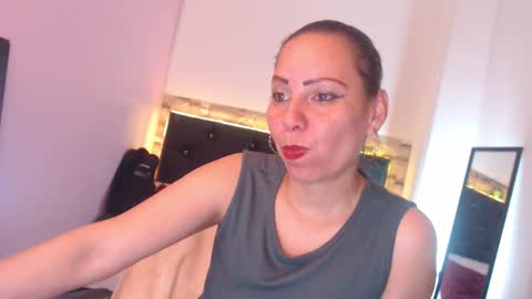 Snapshot of camila_delarosa chatting on September 14, 10:02 am camila online show from September 14, 10:02 am