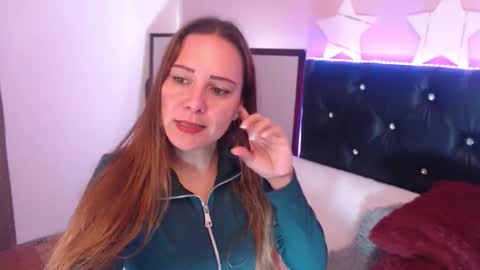 Snapshot of camila_delarosa chatting on October 7, 2:32 pm camila online show from October 7, 2:32 pm