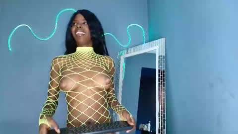 Snapshot of camilaasaenz_ chatting on September 24, 9:03 pm C A M I L A online show from September 24, 9:03 pm