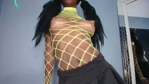 Snapshot of camilaasaenz_ chatting on September 18, 8:29 pm C A M I L A online show from September 18, 8:29 pm