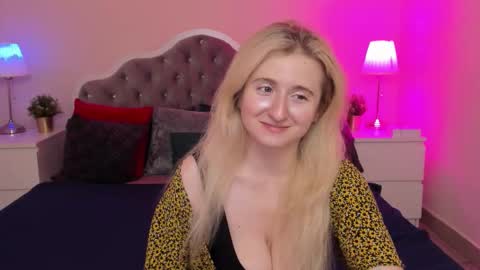 Snapshot of camilladreamer chatting on October 10, 5:29 pm camilladreamer online show from October 10, 5:29 pm