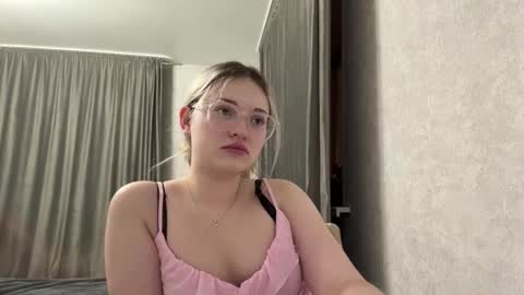 candelariahile online show from February 20, 1:45 pm