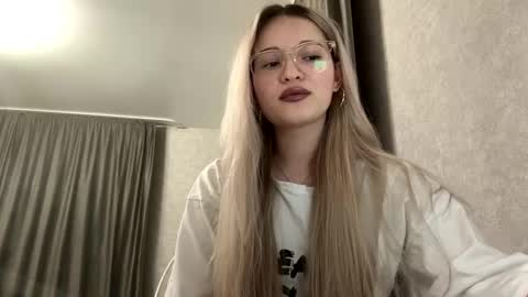 candelariahile online show from February 3, 4:12 pm