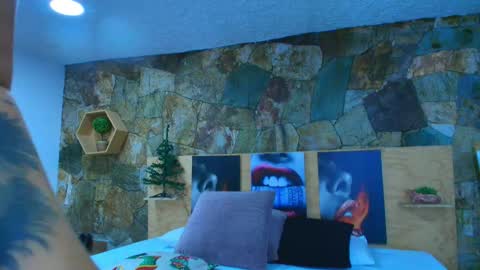 Jolie online show from November 18, 8:10 pm