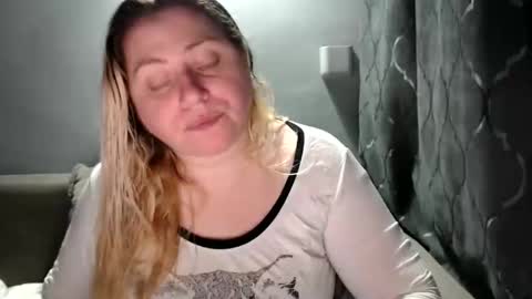 Laura online show from November 1, 8:13 pm