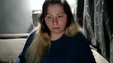 Laura online show from April 5, 8:30 pm