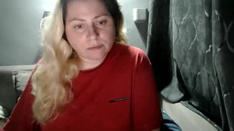 Laura online show from October 19, 7:38 pm