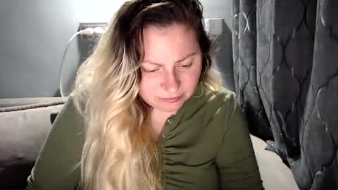 Laura online show from April 13, 8:09 pm