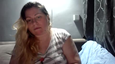 Laura online show from January 11, 8:03 pm