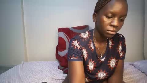 Snapshot of candycurly_ chatting on February 11, 11:33 pm candycurly_ online show from February 11, 11:33 pm