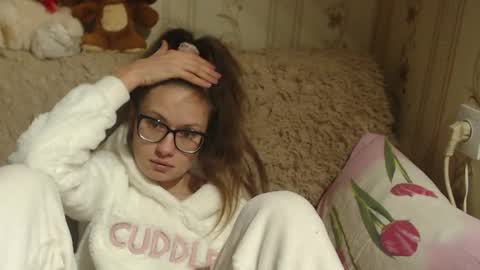 say meow and send tips  online show from December 15, 5:10 pm