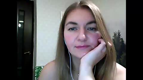 Daisy online show from December 14, 10:59 pm