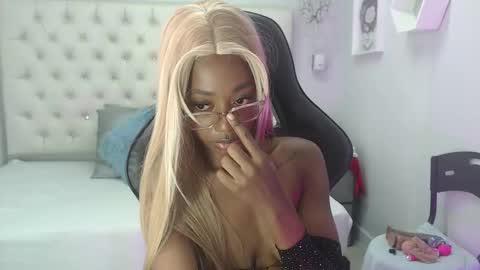 Candy Ebony online show from November 12, 6:00 am