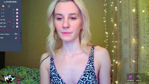 Snapshot of caramel_pie_ chatting on January 3, 8:43 pm caramel online show from January 3, 8:43 pm