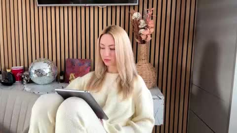 Aurora online show from February 16, 9:09 am